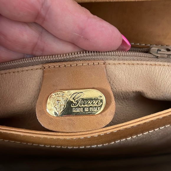 Authentic Gucci Leather Crossbody/Shoulder Bag. - Picture 8 of 15